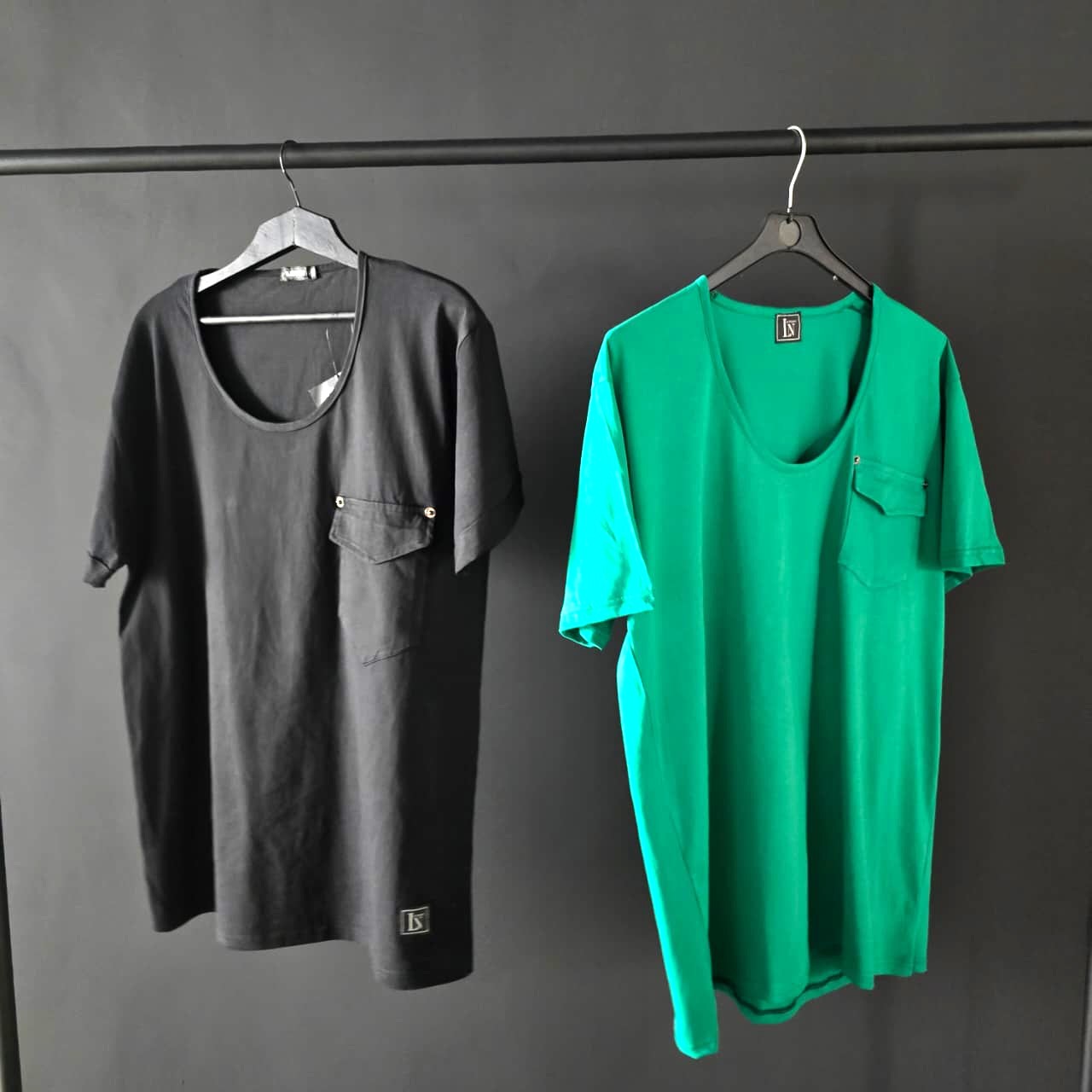 𝐎𝐯𝐞𝐫𝐬𝐢𝐳𝐞𝐝 𝐜𝐡𝐞𝐬𝐭 𝐩𝐨𝐜𝐤𝐞𝐭 𝐎-𝐧𝐞𝐜𝐤