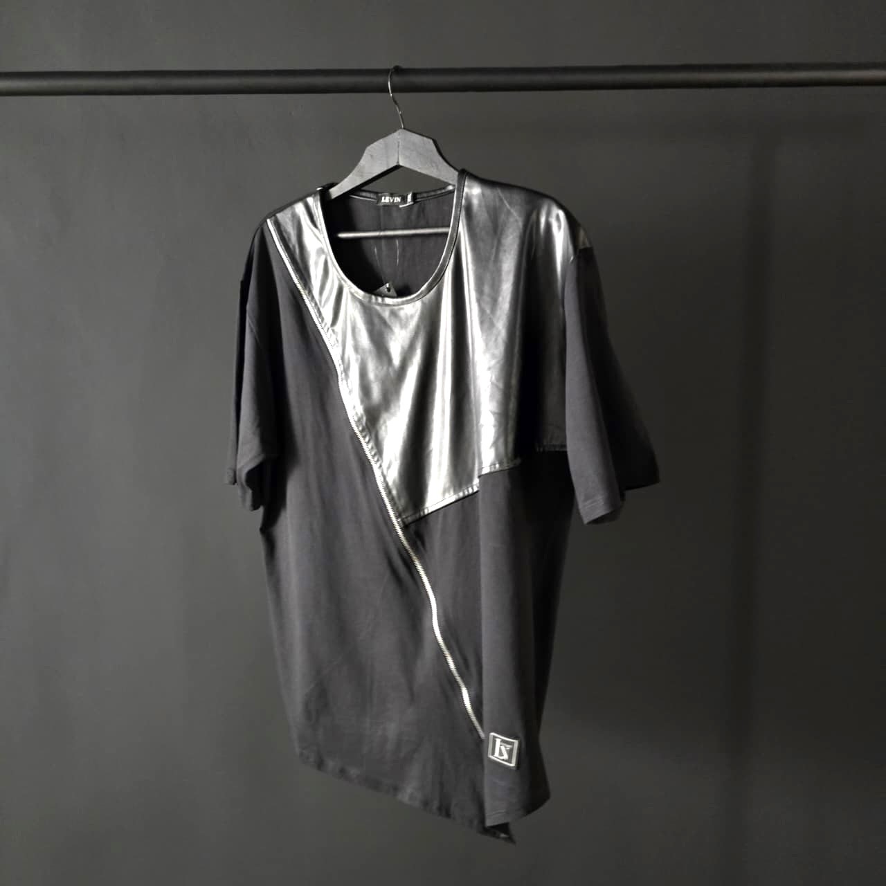 𝐎𝐯𝐞𝐫𝐬𝐢𝐳𝐞𝐝 𝐥𝐞𝐚𝐭𝐡𝐞𝐫 𝐜𝐡𝐞𝐬𝐭 𝐎-𝐧𝐞𝐜𝐤