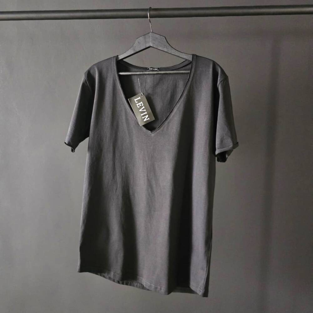 𝐂𝐮𝐫𝐯𝐞𝐝 𝐜𝐮𝐭𝐭𝐞𝐝 𝐰𝐢𝐥𝐝 𝐕-𝐧𝐞𝐜𝐤