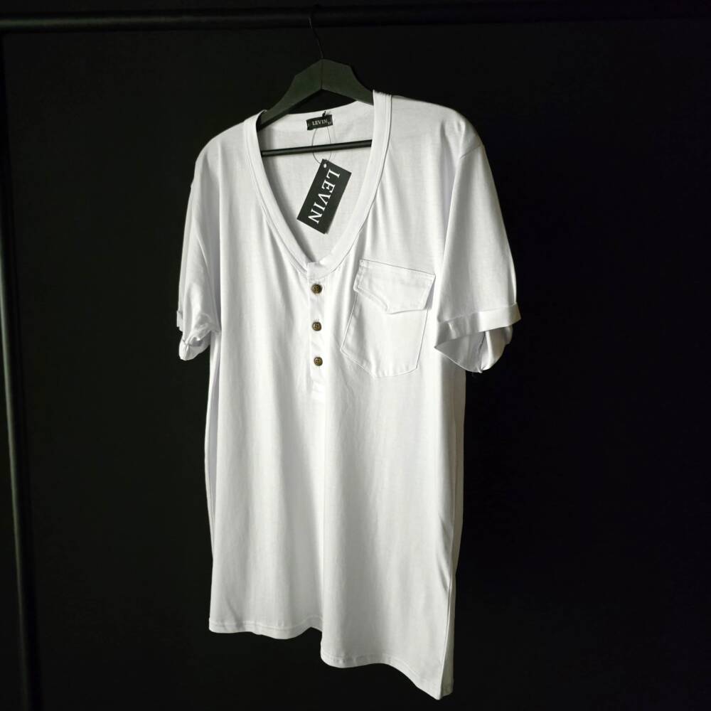 𝐏𝐥𝐮𝐧𝐠𝐞 𝐕-𝐧𝐞𝐜𝐤 𝐜𝐡𝐞𝐬𝐭 𝐩𝐨𝐜𝐤𝐞𝐭