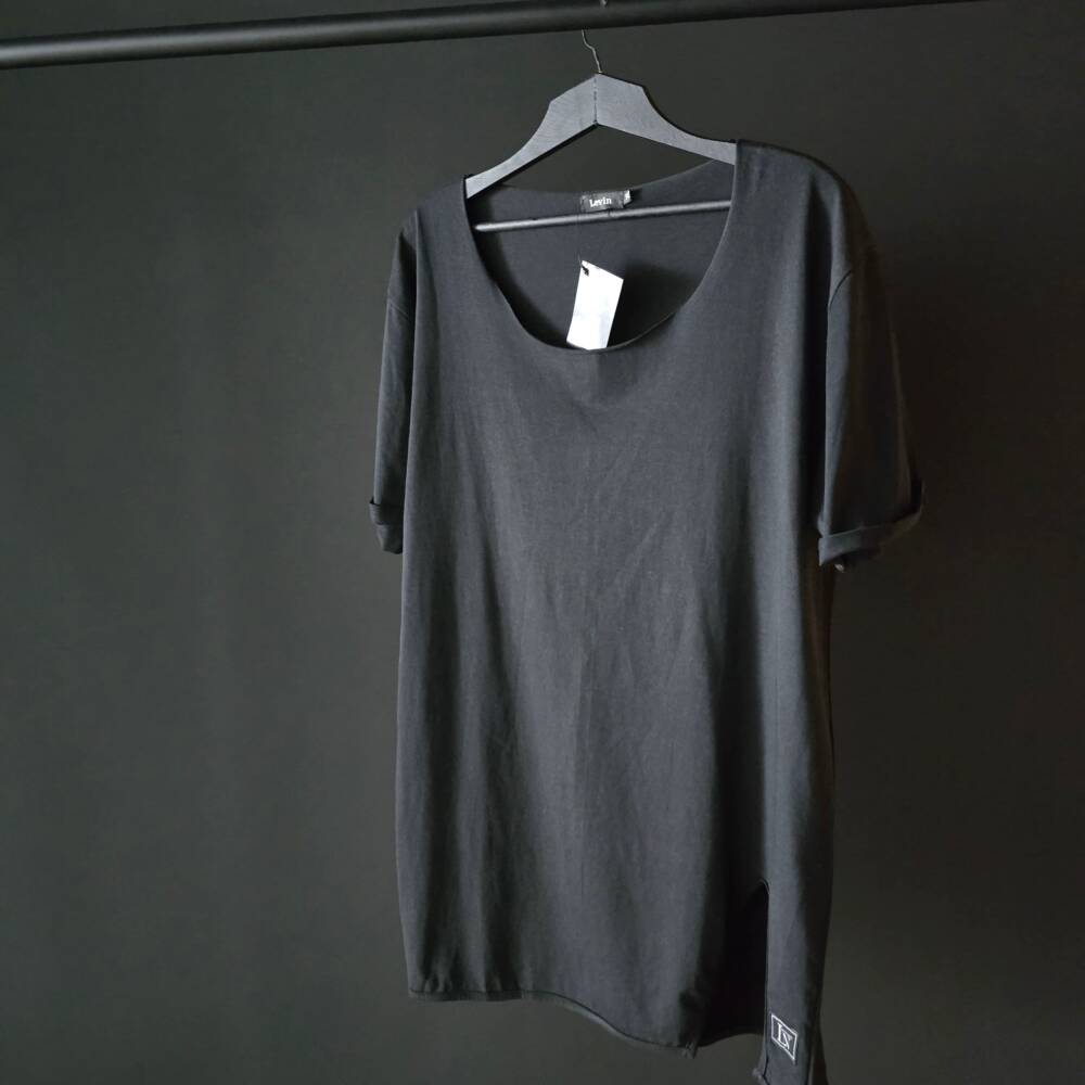 𝐎𝐯𝐞𝐫𝐬𝐢𝐳𝐞𝐝 𝐰𝐢𝐥𝐝 𝐎-𝐧𝐞𝐜𝐤 𝐬𝐢𝐝𝐞 𝐬𝐩𝐥𝐢𝐭