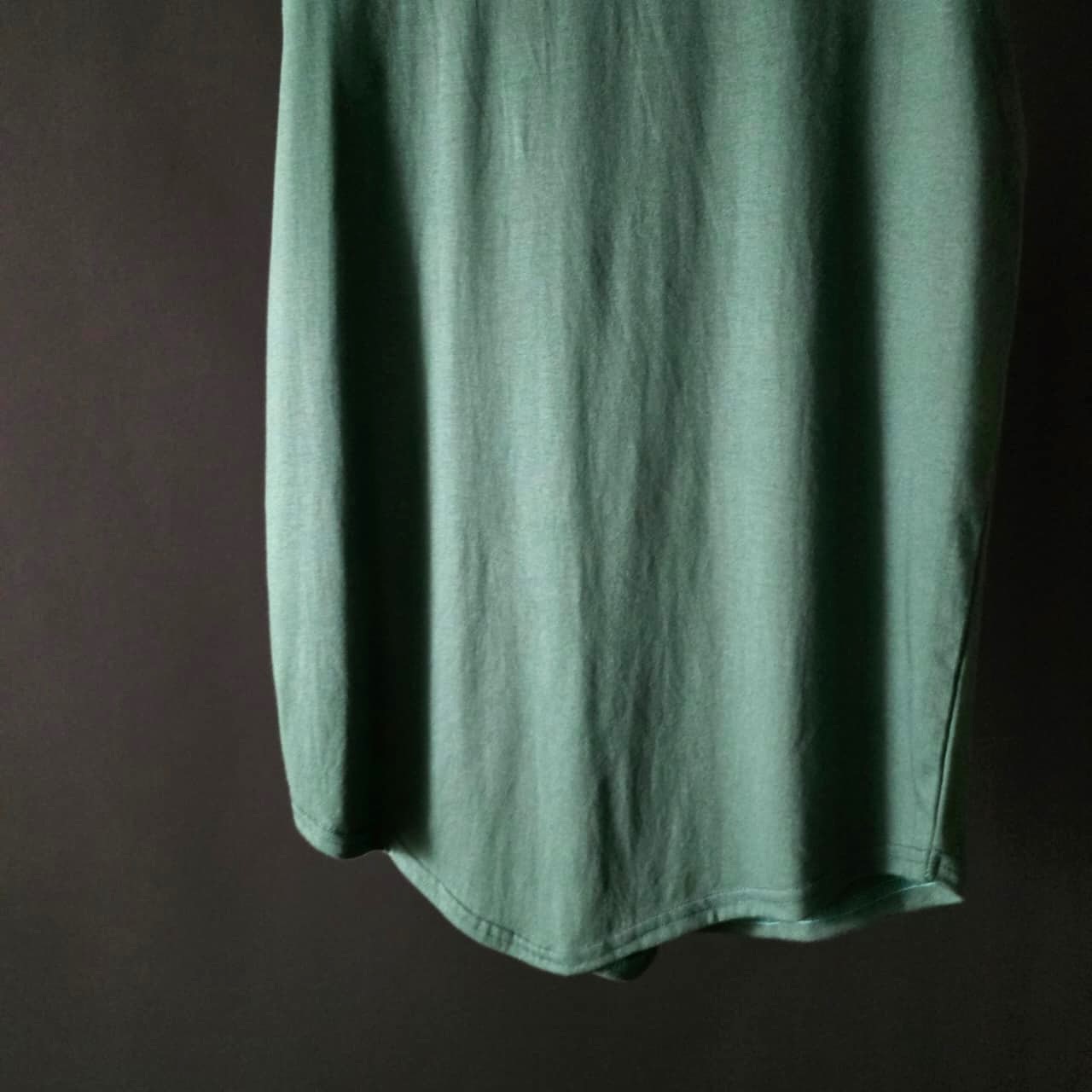 𝐒𝐡𝐚𝐫𝐩 𝐜𝐮𝐫𝐯𝐞𝐝 𝐬𝐥𝐞𝐞𝐯𝐞𝐥𝐞𝐬𝐬 𝐫𝐨𝐮𝐧𝐝 𝐧𝐞𝐜𝐤 - Image 2